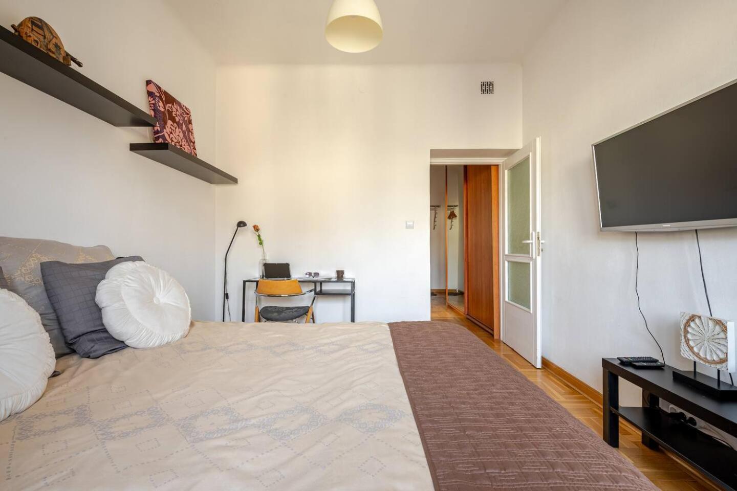 Center & Old Town Cozy Flat #smart Tv #fast Wi-fi #metro Warsaw